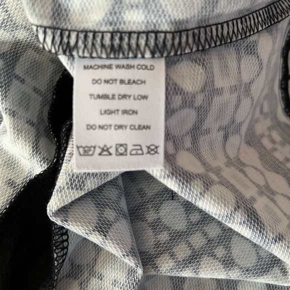 NWT Geometric design dress in black, white gray  size Small - Picture 6 of 8